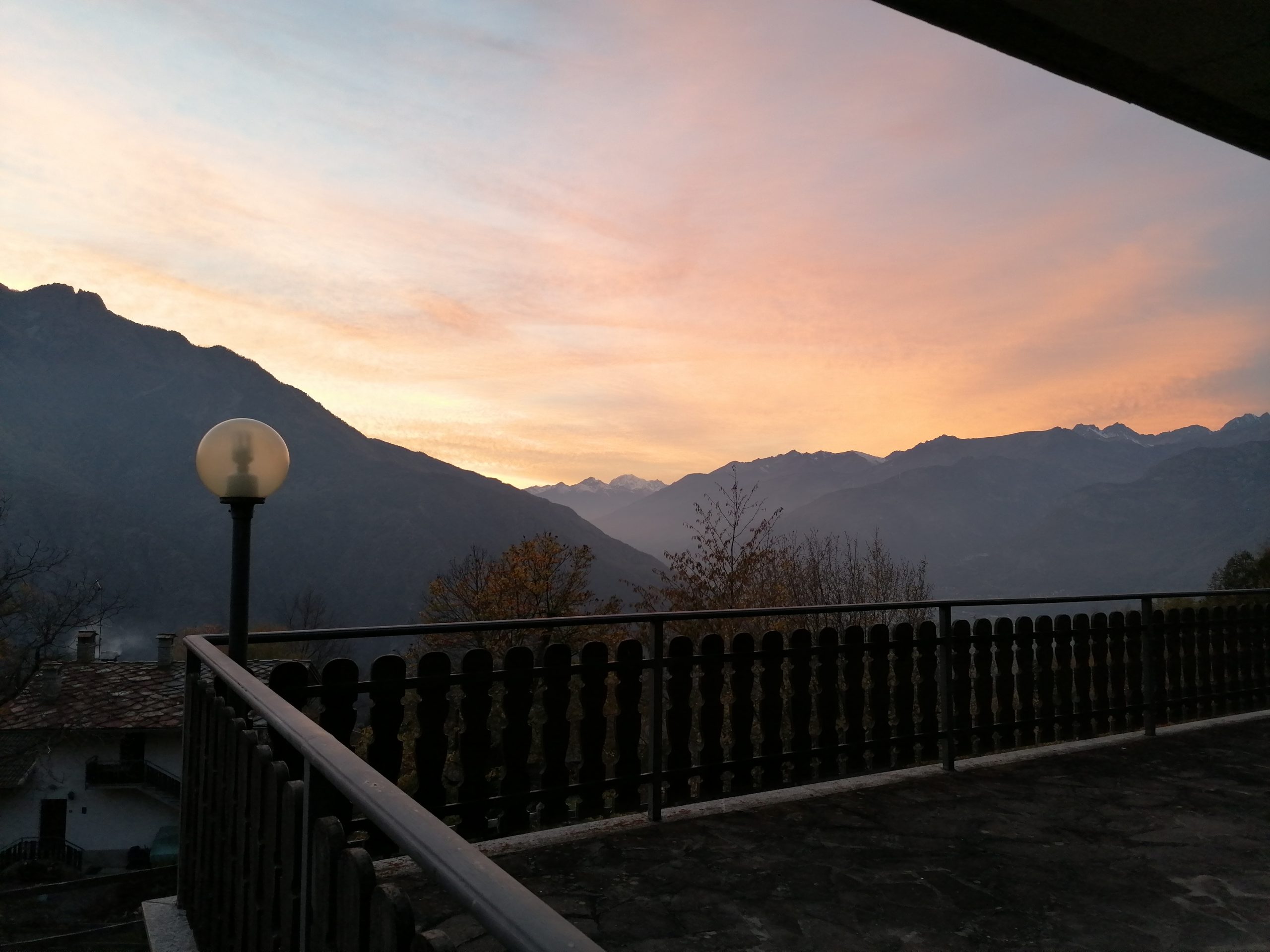 Un tramonto dal terrazzo di Ca CriNz